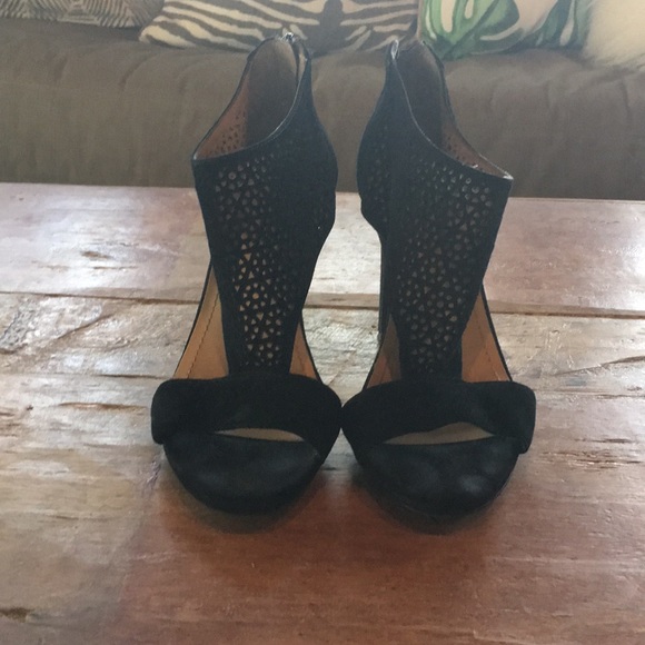 BCBGeneration Pumps - Picture 2 of 3